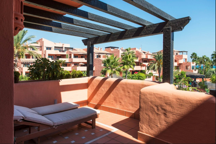 Qlistings Apartment - Penthouse in New Golden Mile, Costa del Sol image 3